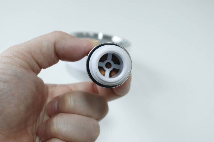 ダイソーのセラミックボールシャワーヘッドの持ち手部分