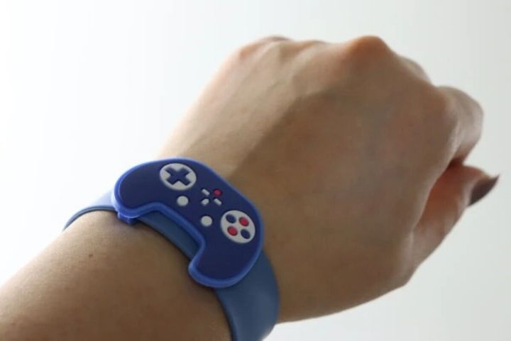 ダイソー 虫よけパッチンバンド（ゲーム機） 使用例