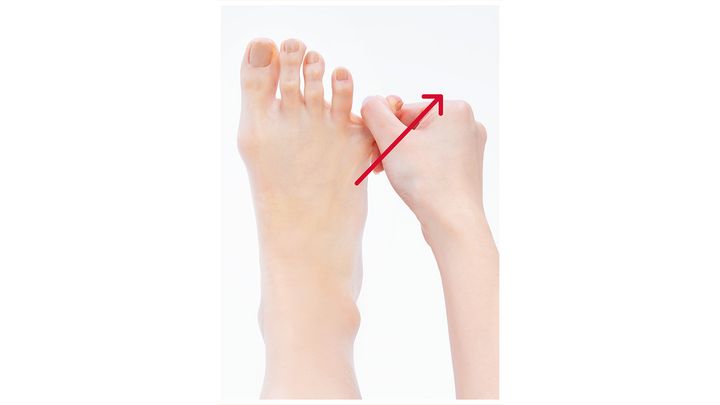 足の不調のカギは、小指にあった!? 寝指が目覚める、ほぐしストレッチ