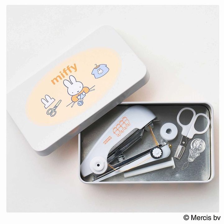 miffyデザイン ハンディ・ミシン＆缶ケースセット（画像出典：Amazon）