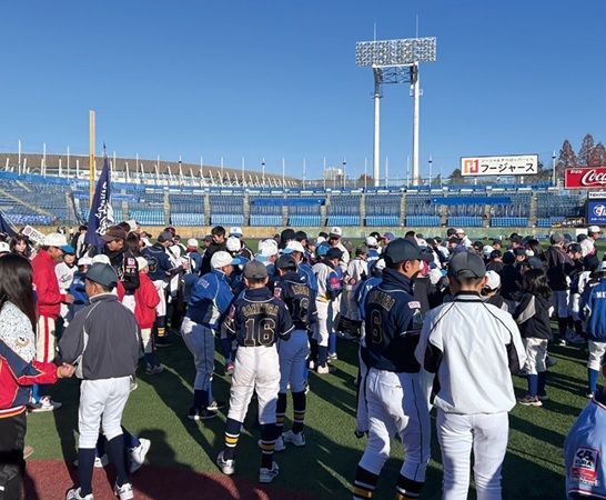 学童野球の全国大会「ポップアスリートカップ」の選手たちが『カード交換』で交流！