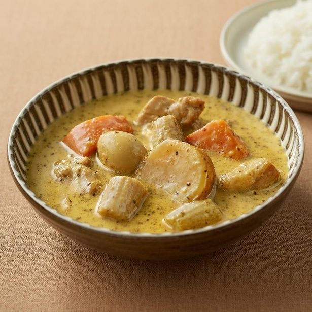 素材を生かしたとんこつと和風だしのクリーミースープカレー 提供画像