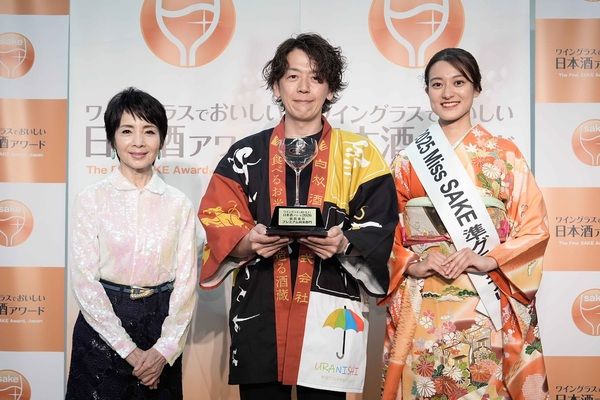 地元丹後産の食用米を使用した白杉酒造の「shirakiku MIRROR MIRROR」が最高金賞受賞