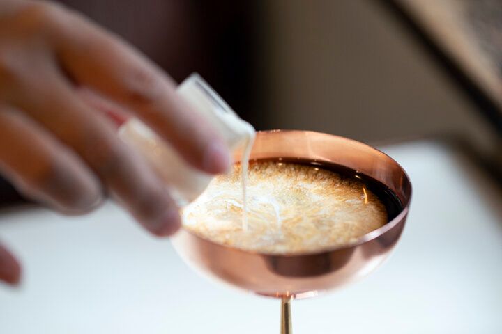 老舗喫茶「銀座 和蘭豆（ランズ）」で、コーヒーの香りに癒やされるやさしい時間♪