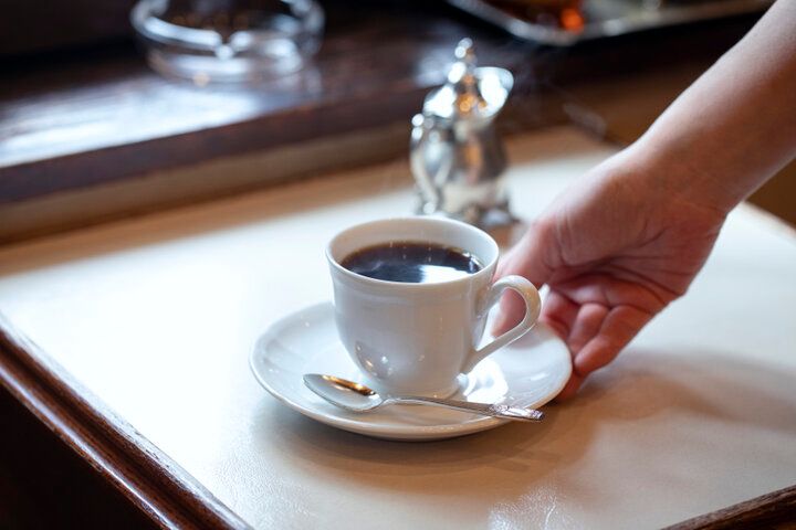 老舗喫茶「銀座 和蘭豆（ランズ）」で、コーヒーの香りに癒やされるやさしい時間♪