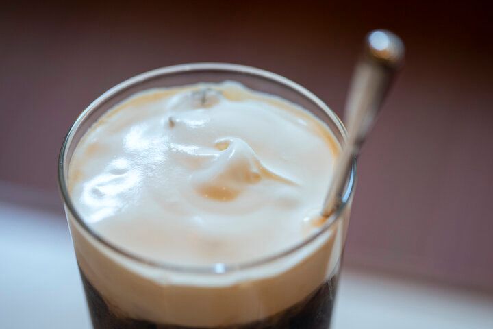 老舗喫茶「銀座 和蘭豆（ランズ）」で、コーヒーの香りに癒やされるやさしい時間♪