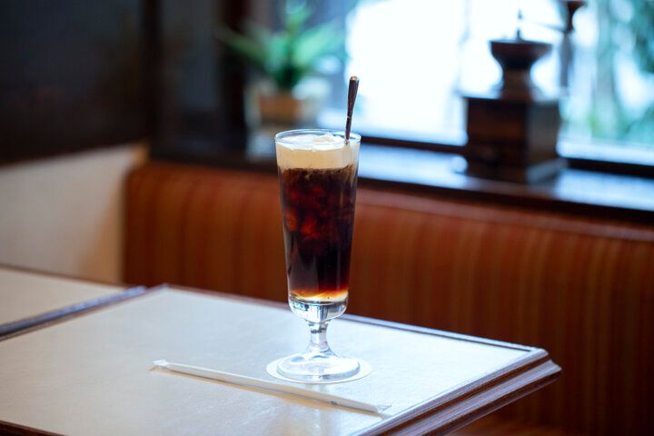 老舗喫茶「銀座 和蘭豆（ランズ）」で、コーヒーの香りに癒やされるやさしい時間♪