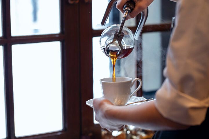 老舗喫茶「銀座 和蘭豆（ランズ）」で、コーヒーの香りに癒やされるやさしい時間♪