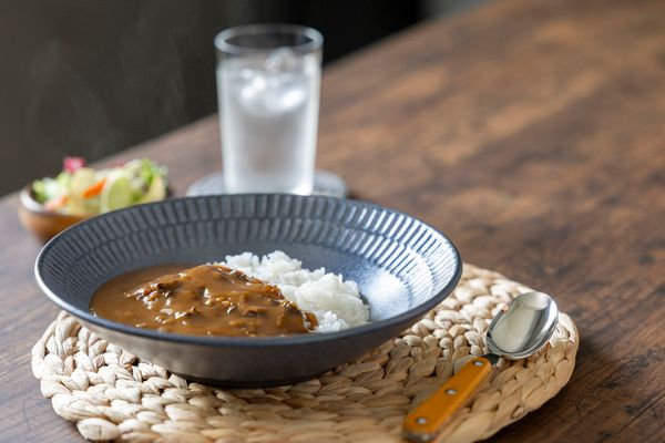 石川県のソウルフード・チャンピオンカレーのレトルトカレーが、期間限定で＋66g増量