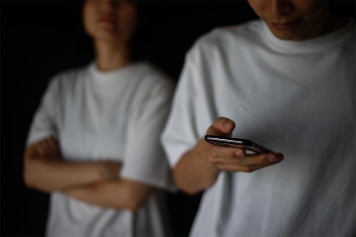 配偶者の「不倫」を疑ったきっかけは？