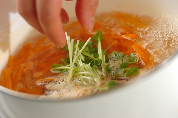 せん切り野菜のすまし汁の作り方1