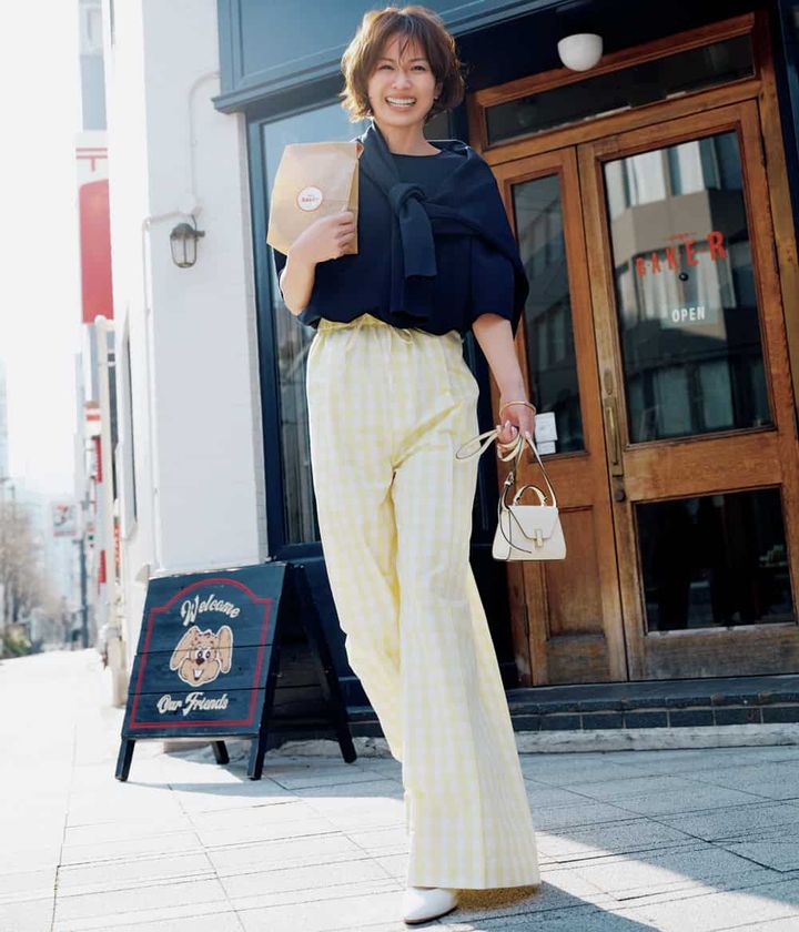 畑野ひろ子 ネイビーニット イエローチェックパンツ コーデ