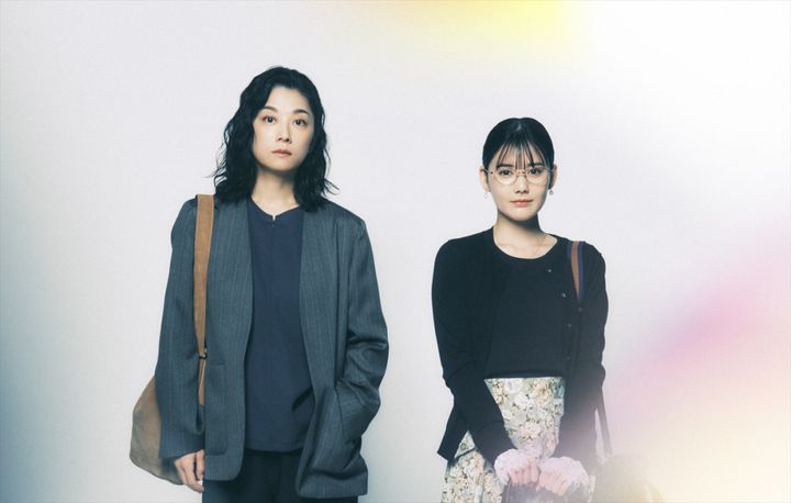 ドラマ『さよならノワール』より（左から）主演・小池栄子、共演の北香那 （C）フジテレビ width=