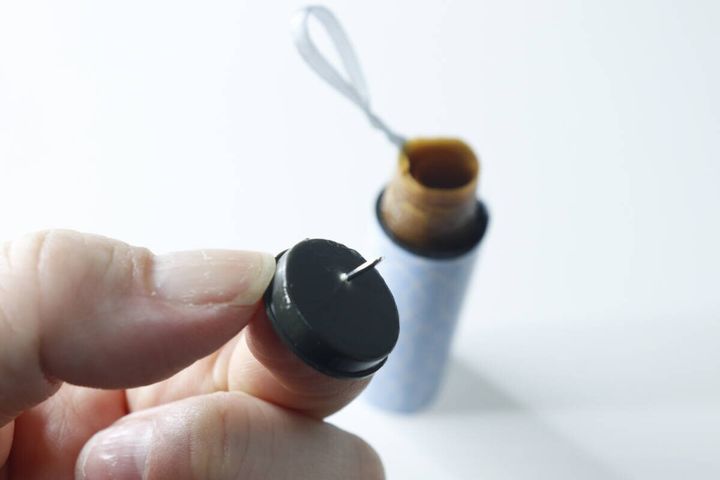 ハエ取りテープ（押しピン付、3個） キャップ