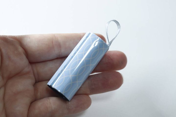 ハエ取りテープ（押しピン付、3個） サイズ感