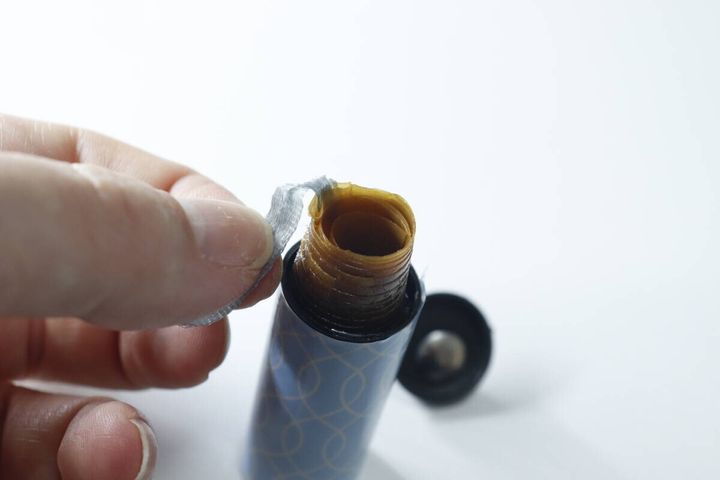 ハエ取りテープ（押しピン付、3個） 形状