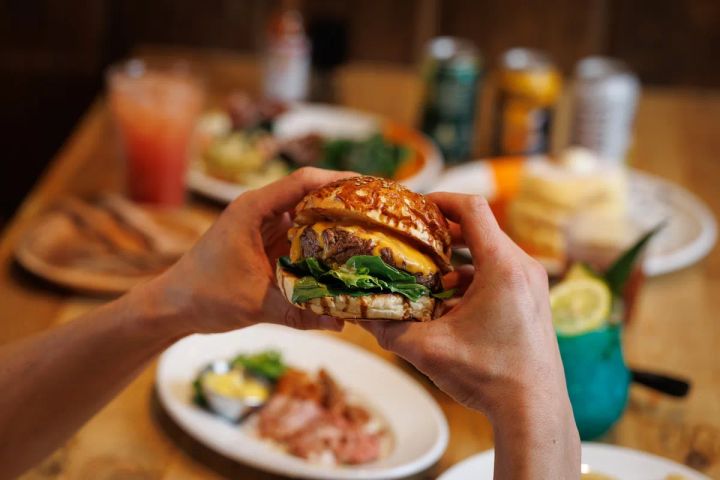 THE PACIFIC ROOMの店内とメニューイメージ