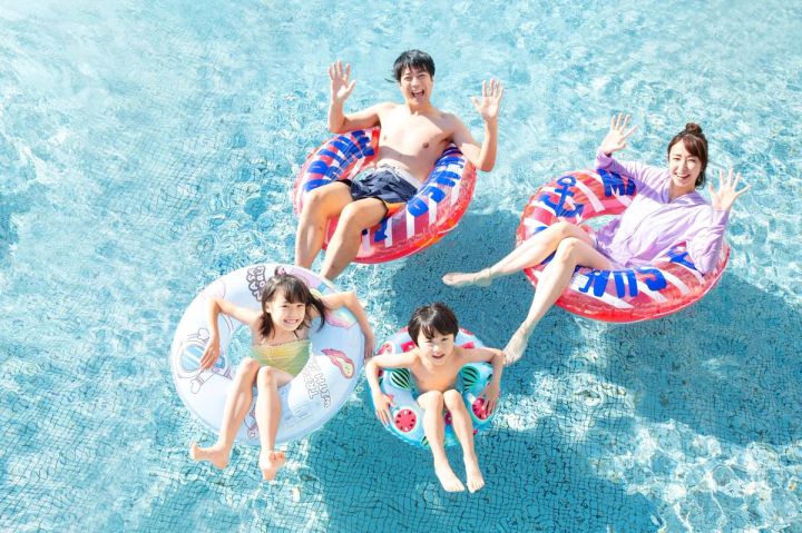 大江戸温泉物語グループのプール付き温泉宿のイメージ