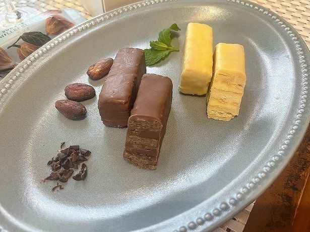 144層のパイとクリームの絶妙な食感が特徴