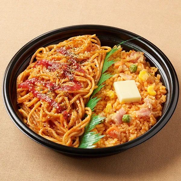 中太麺と具材を合わせた横浜家系 豚骨醤油ラーメン
