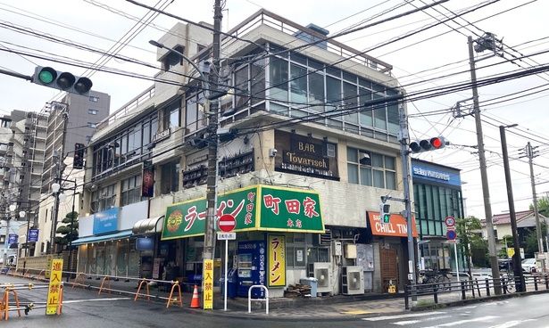 町田駅西口から徒歩8分ほど。時間帯に関係なく来客が絶えず、その人気ぶりは本物