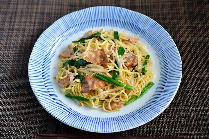 冷凍ニラもやしを使った焼きそば