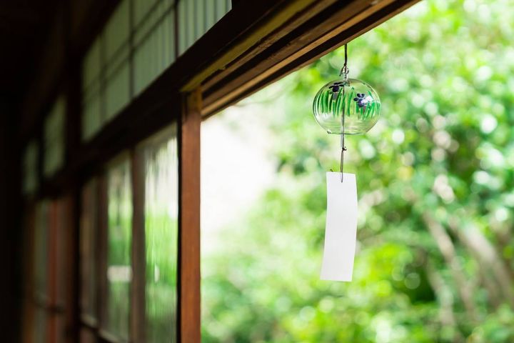 窓 家庭運 上がる 風鈴
