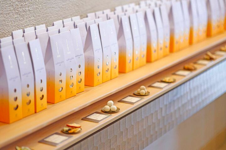 京都・二条城近くの「果朋 -KAHOU-」で、京都人に愛される新感覚の和菓子と瓶スイーツを♪
