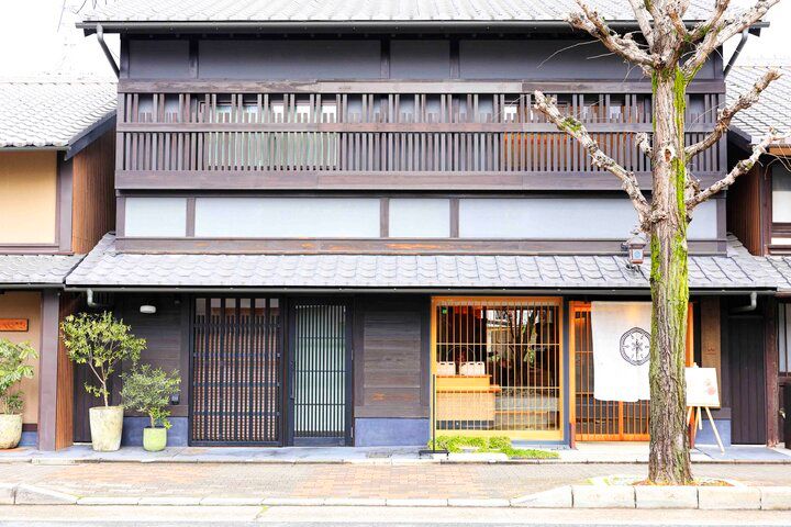 京都・二条城近くの「果朋 -KAHOU-」で、京都人に愛される新感覚の和菓子と瓶スイーツを♪