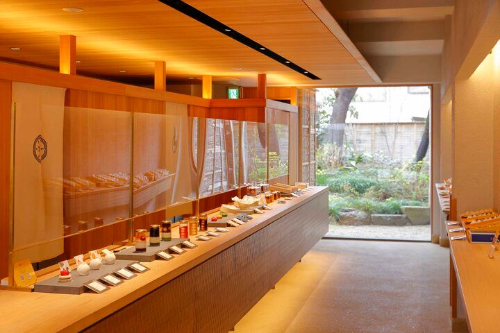 京都・二条城近くの「果朋 -KAHOU-」で、京都人に愛される新感覚の和菓子と瓶スイーツを♪