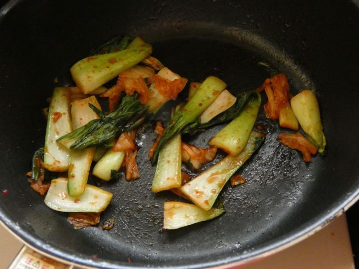 5分で完成！「チンゲン菜のキムチ炒め」