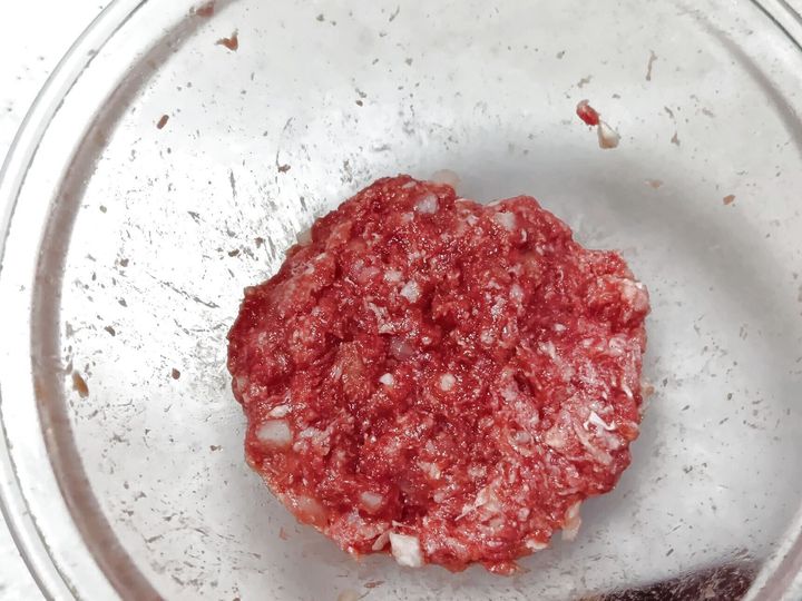【家族みんなが大好き！】きのこたっぷりソースが新鮮！三國シェフのハンバーグ、ワインにも合うごちそう！
