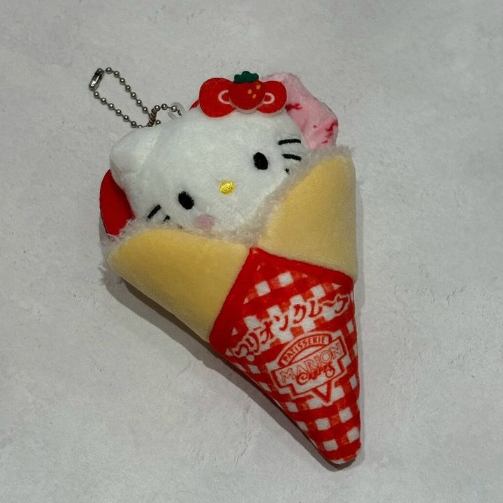 マリオンクレープ × HELLO KITTY ぬいぐるみチャーム いちごスペシャルver.