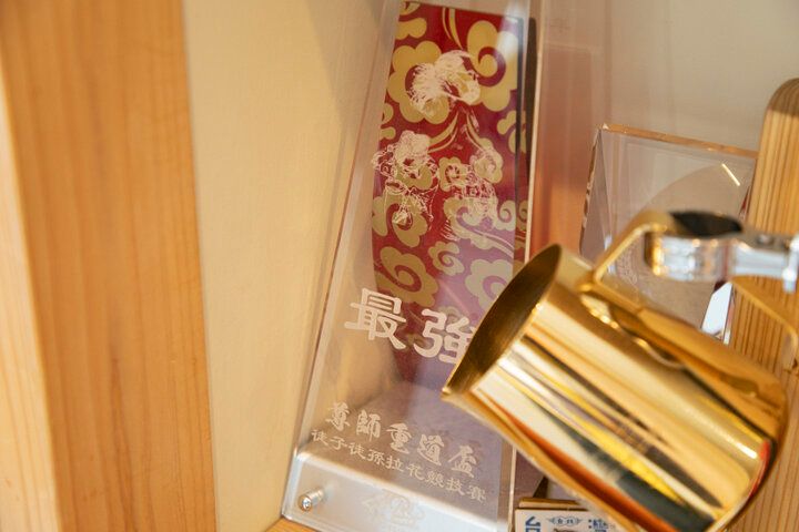 トップバリスタの竹炭ラテや、台湾のパティシエが作るスイーツにときめく。東京・代々木「Ciao橋coffee」