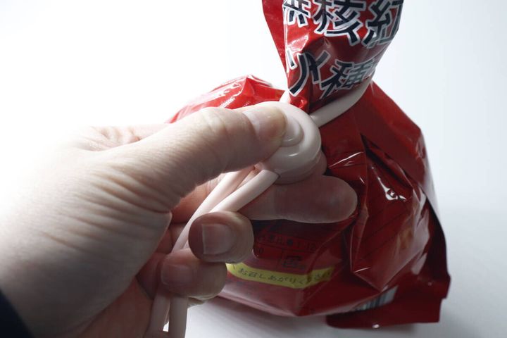 調節できる輪ゴムクリップ（2個） 使用方法