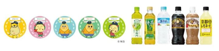 まる子とコジコジコラボデザインのコジコジキャラクター缶バッジ5種類（黄・ピンク・水色・黄緑・緑の各色背景）と、伊右衛門・天然水・BOSS・カフェラテ・京都レモネードの対象飲料ペットボトル5本