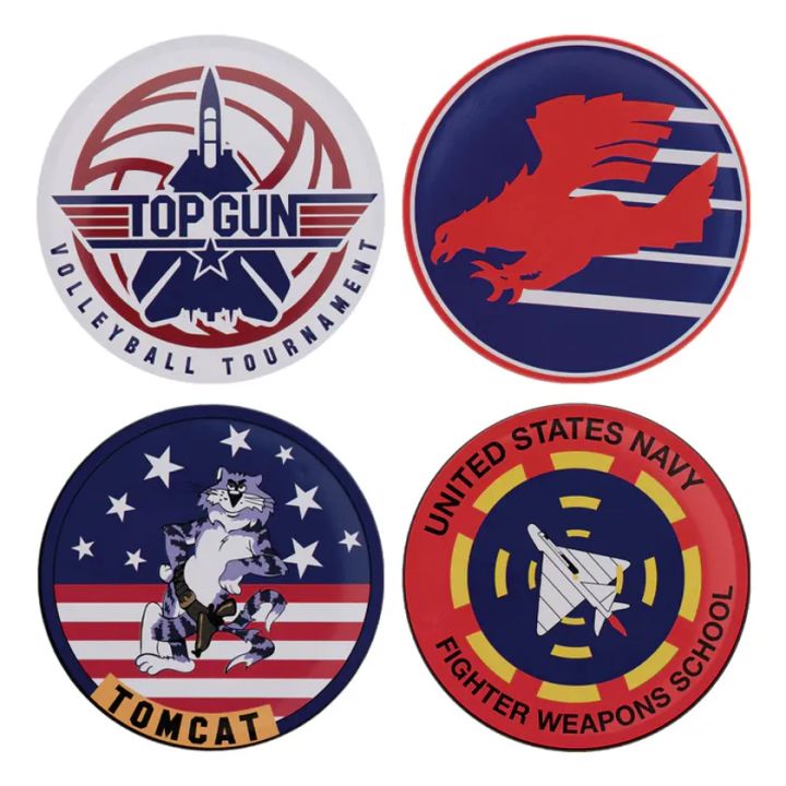 トップガン公式コースター4枚セット商品写真。VOLLEYBALL TOURNAMENT・鷹エンブレム・TOMCAT猫キャラ・UNITED STATES NAVY FIGHTER WEAPONS SCHOOLの4種デザインが白背景に並ぶ