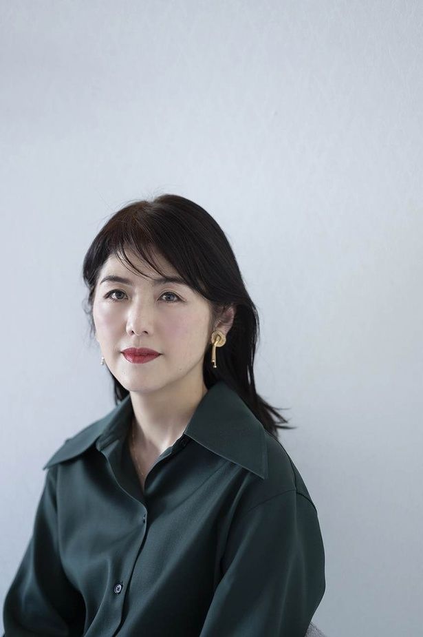 メガホンをとるのは、渡辺淳一の娘、渡邉直子監督 [c]2026「月がみている」製作委員会