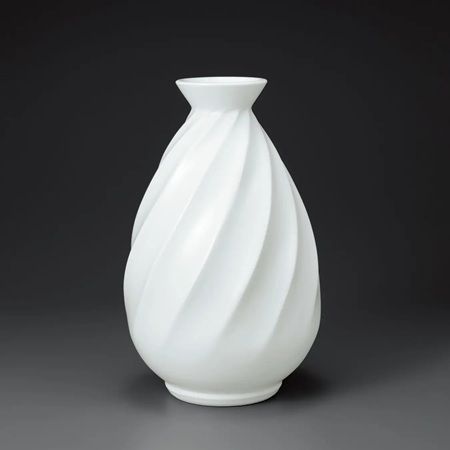 【東京都中央区】セイコーハウスホールで、故・井上萬二氏による白磁展を開催。テーマは「花」