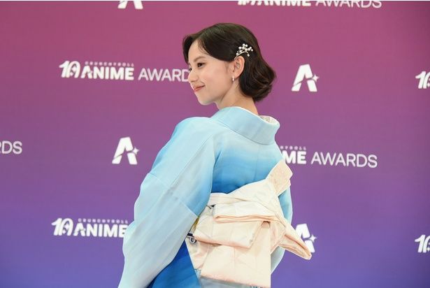 【写真】思わず見入ってしまう、齋藤飛鳥さんの佇まい＆うなじの曲線美 撮影：ソムタム田井