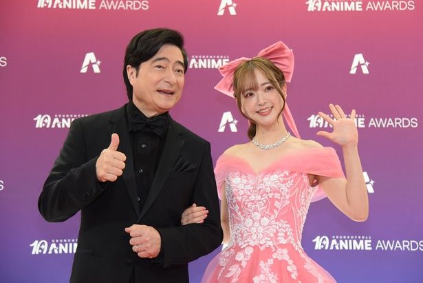 ジョン・カビラさん(写真左)、天城サリーさん(同右)：授賞式司会 撮影：ソムタム田井