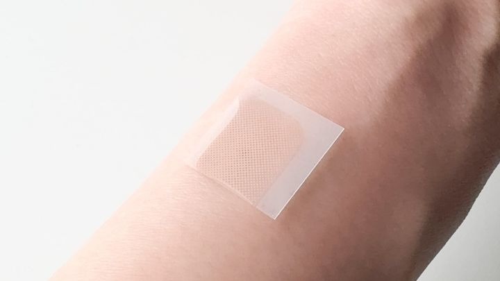 100均でほくろ隠しテープは買える？【ダイソー・セリア】を調査！