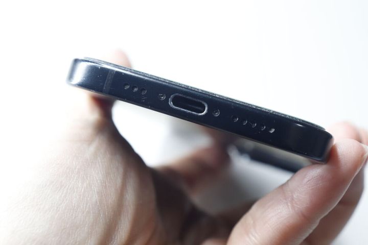 ダイソーのスマホスピーカー用防塵メッシュ