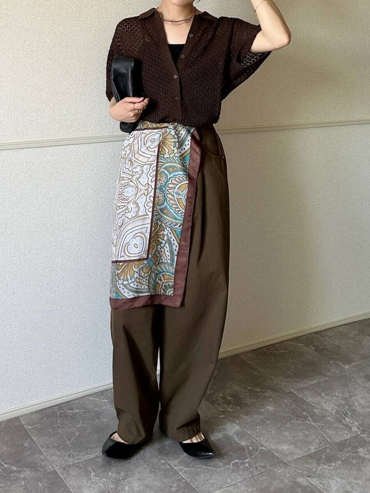 Style2 OKコーデ：スカーフを加えてのっぺり見えを回避したGU透かし編みニットシャツのコーデ