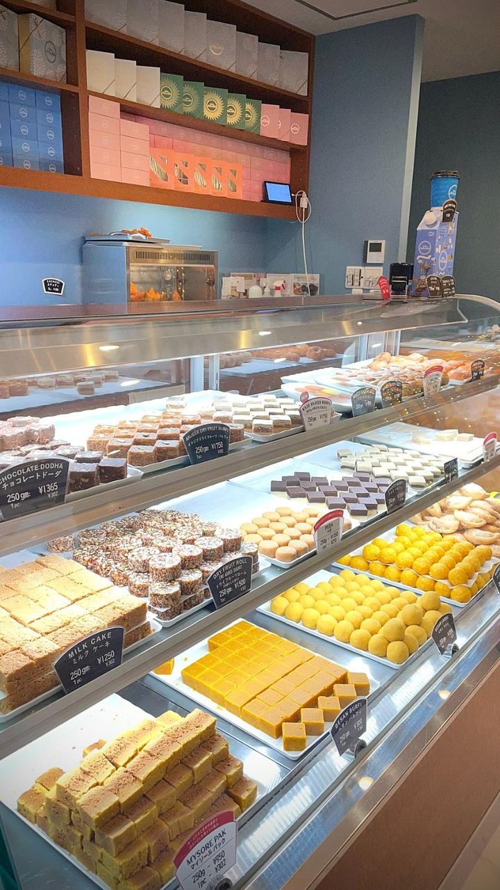 トウキョウ ミタイワラ 1階のスイーツ販売