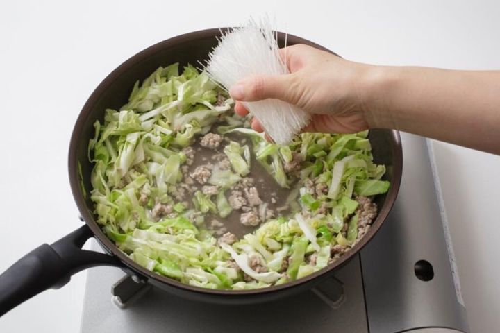 豚ひきとキャベツのカレー春雨煮