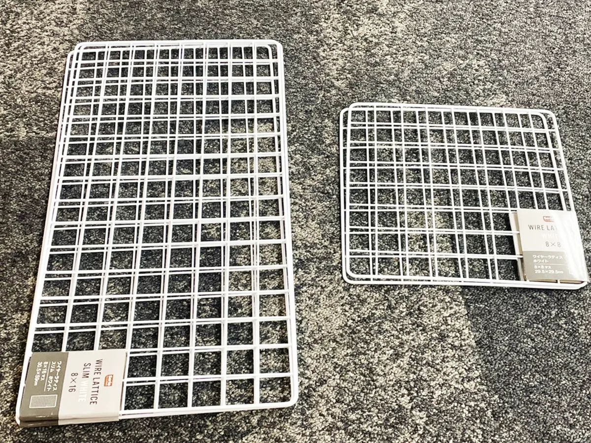 100均のワイヤーネットの使い道 クローゼット収納で使える吊り下げ