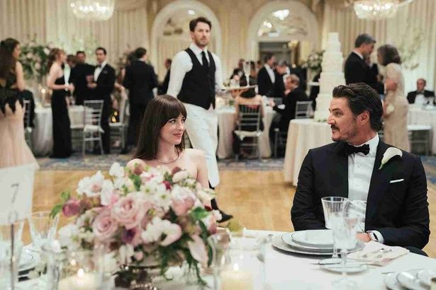 『マテリアリスト 結婚の条件』でルーシーに猛アプローチをする裕福な投資家ハリー役にペドロ・パスカル Copyright 2025 [c] Adore Rights LLC. All Rights Reserved
