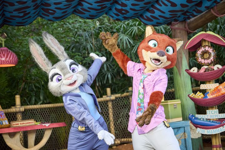 ポーズを決めるジュディとニック