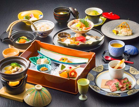 【山梨県富士吉田市】ホテル鐘山苑の蛍まつり、浴衣・季節のカクテル付専用プラン登場。幻想的な光の舞